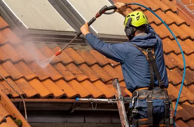 Démoussage et hydrofuge de toiture au Fugeret